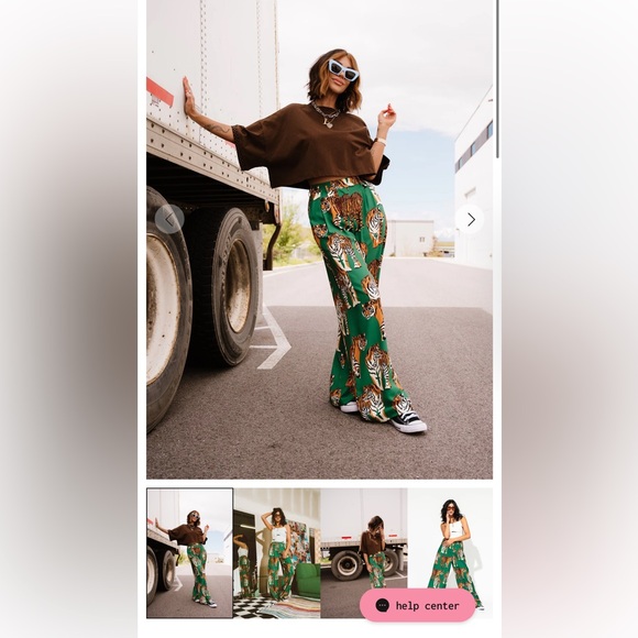 Dressed in lala - Picture 2 of 2